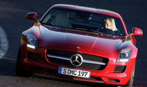 重返鸥翼飘飘年代 试驾奔驰超跑SLS AMG 汽车之家