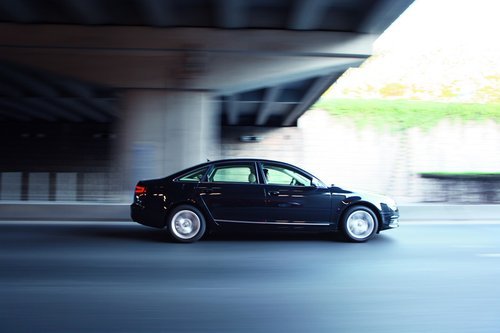 ӳٶȶԾ E300LսµA6L