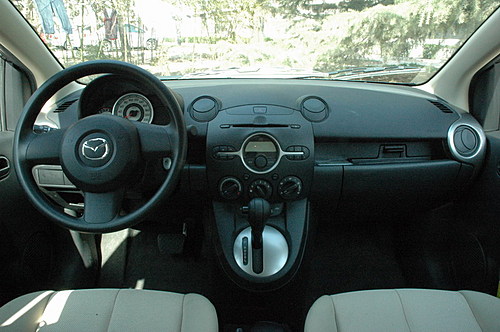Դ Mazda2