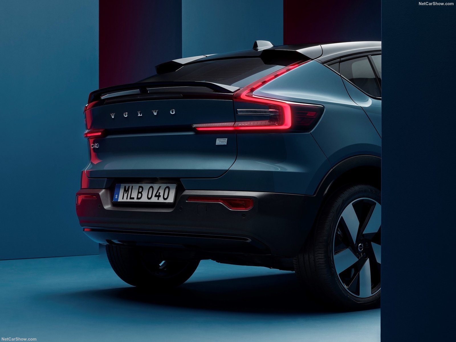 ³ͼͣC40 ֶ׿ﱳSUV